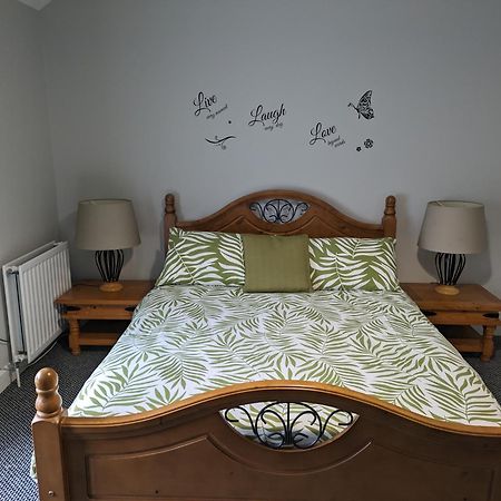 Maire Toireasa - Cosy Refurbished Property In The Gaeltacht Quarter Белфаст Экстерьер фото