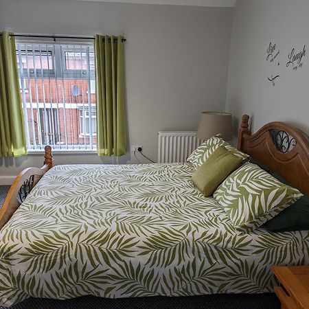Maire Toireasa - Cosy Refurbished Property In The Gaeltacht Quarter Белфаст Экстерьер фото