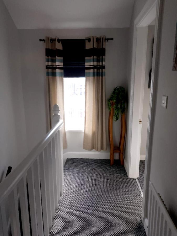 Maire Toireasa - Cosy Refurbished Property In The Gaeltacht Quarter Белфаст Экстерьер фото