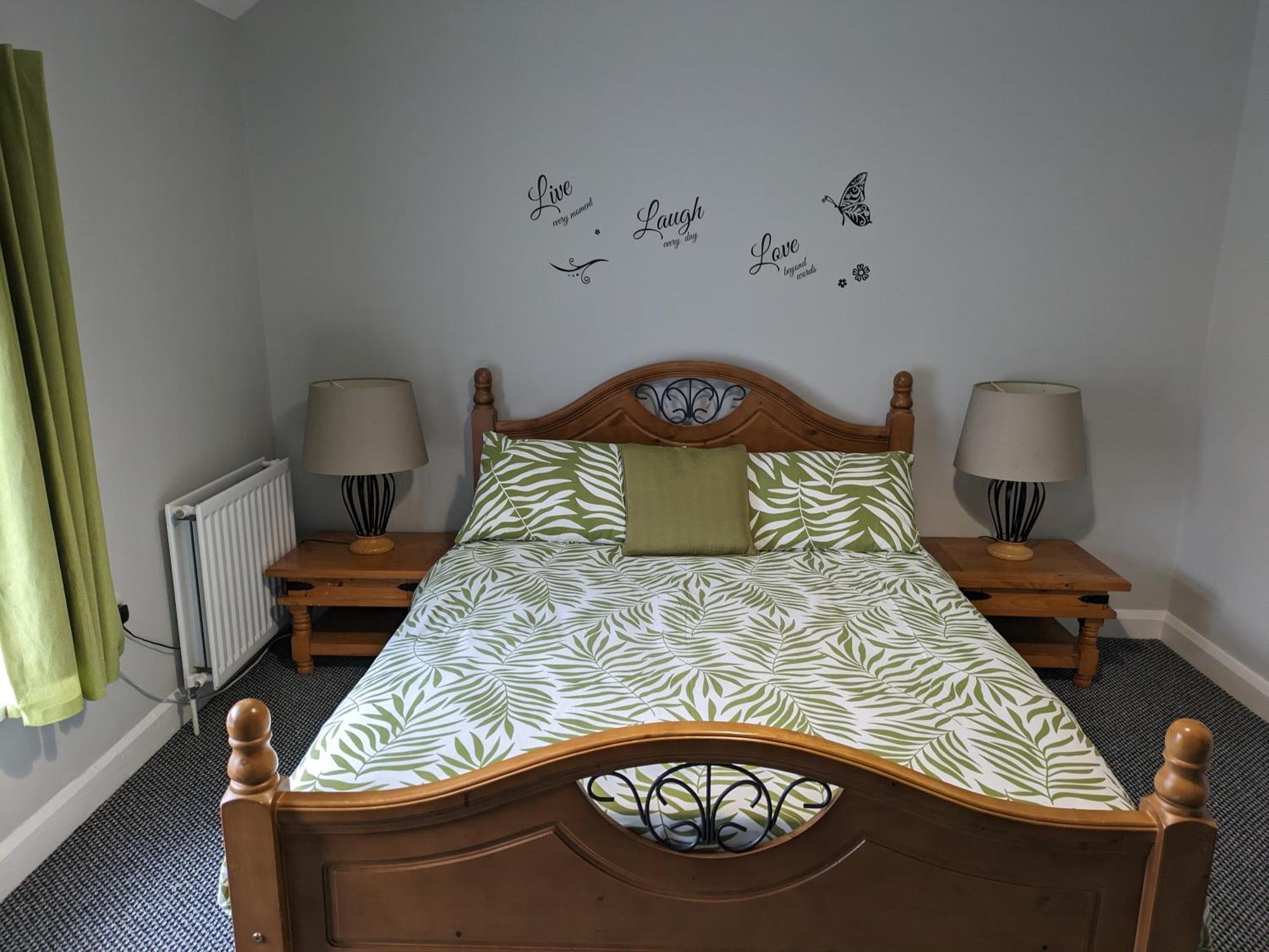 Maire Toireasa - Cosy Refurbished Property In The Gaeltacht Quarter Белфаст Экстерьер фото