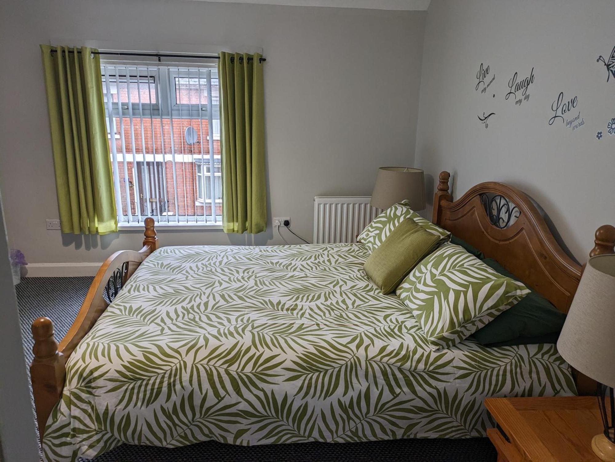 Maire Toireasa - Cosy Refurbished Property In The Gaeltacht Quarter Белфаст Экстерьер фото